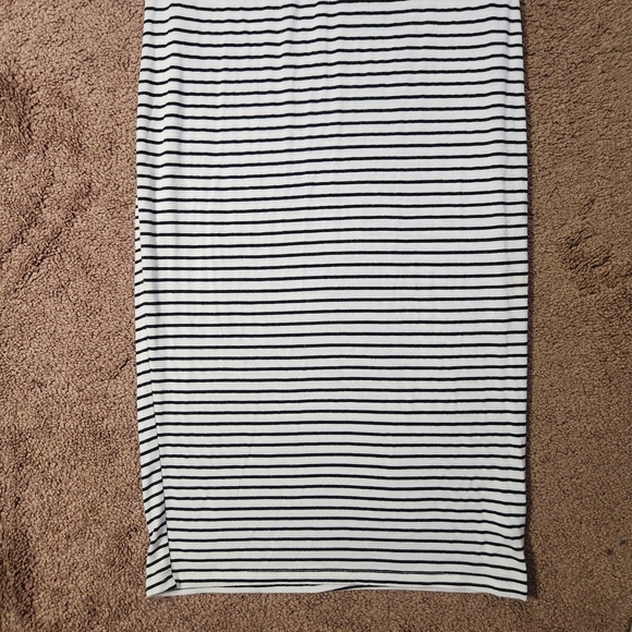 Chic Striped Black and White Midi Dress - Picture 3 of 4